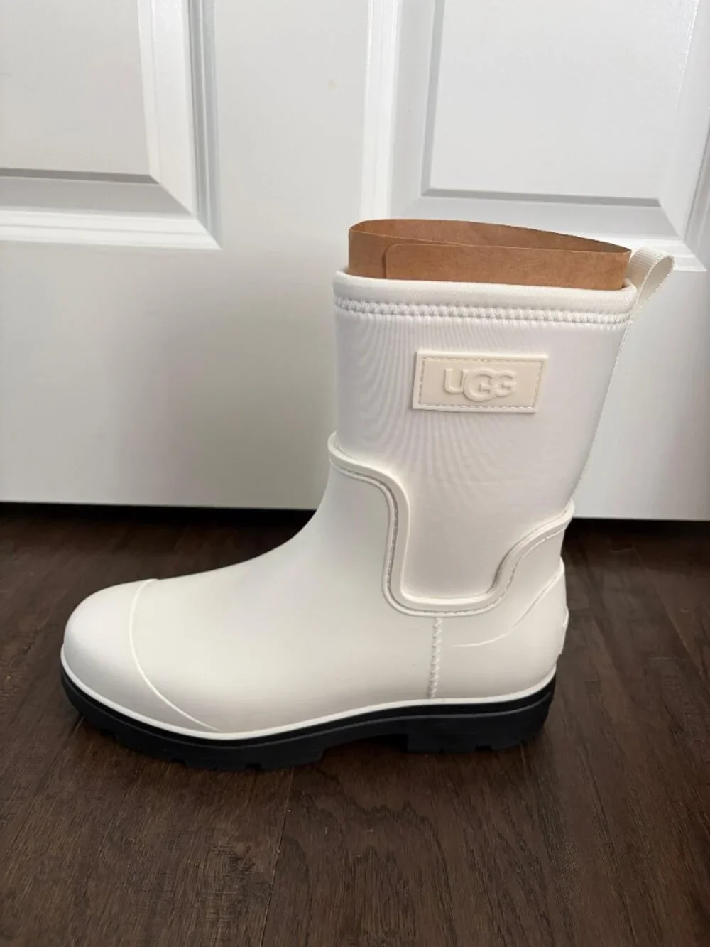 Women’s UGG White Droplet Mid Waterproof Rainboots - Picture 8 of 9